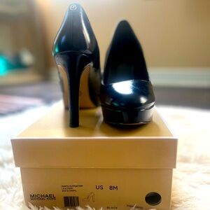 Michael Kors Chantal Platform Pump Size 8-Black